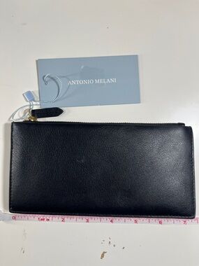 ANTONIO MELANI Black Leather Zip Clutch Wallet
